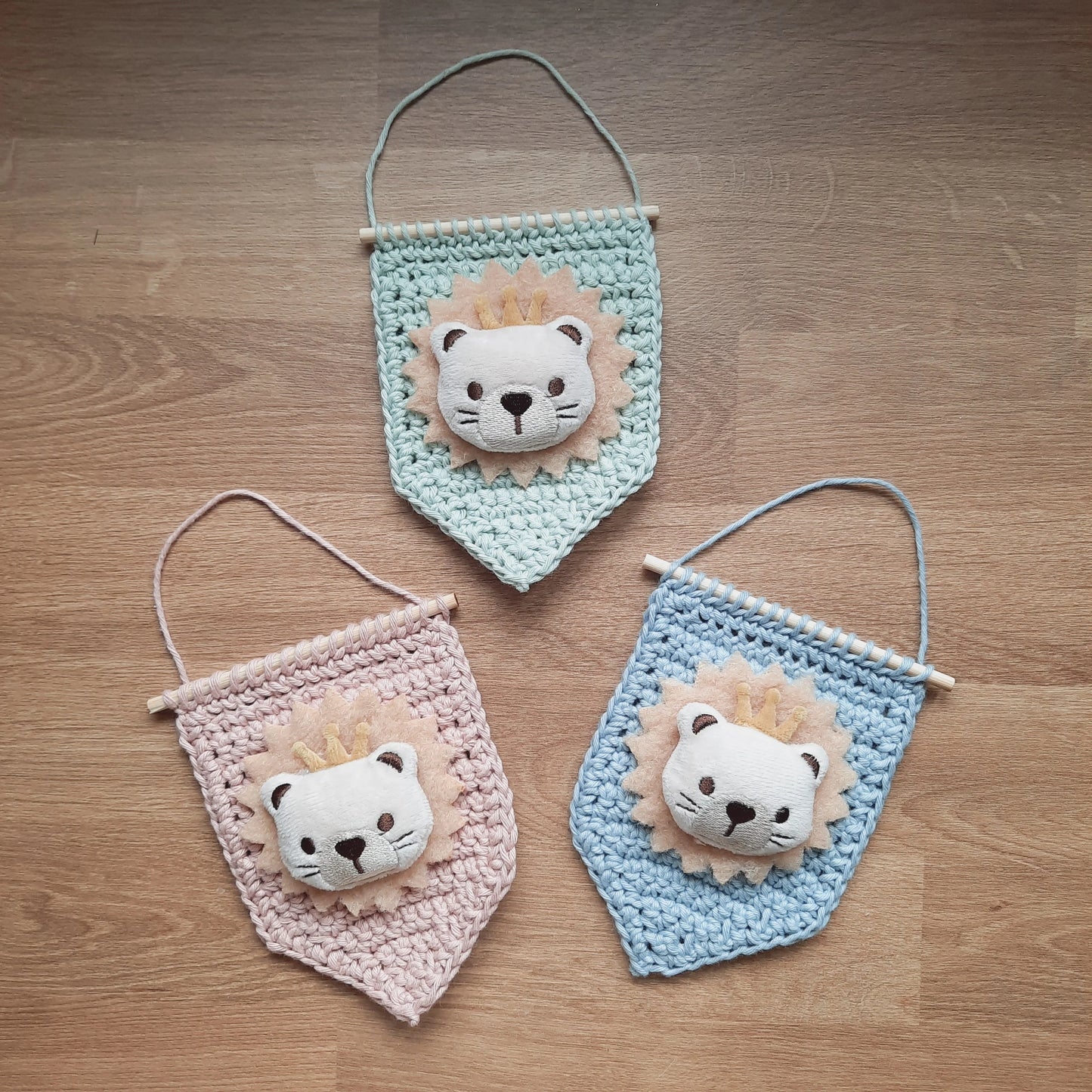 Löwenwimpel, Mini Wandbehang Löwe, Geburtstagsgeschenk, Kinderzimmerdeko, Wimpel