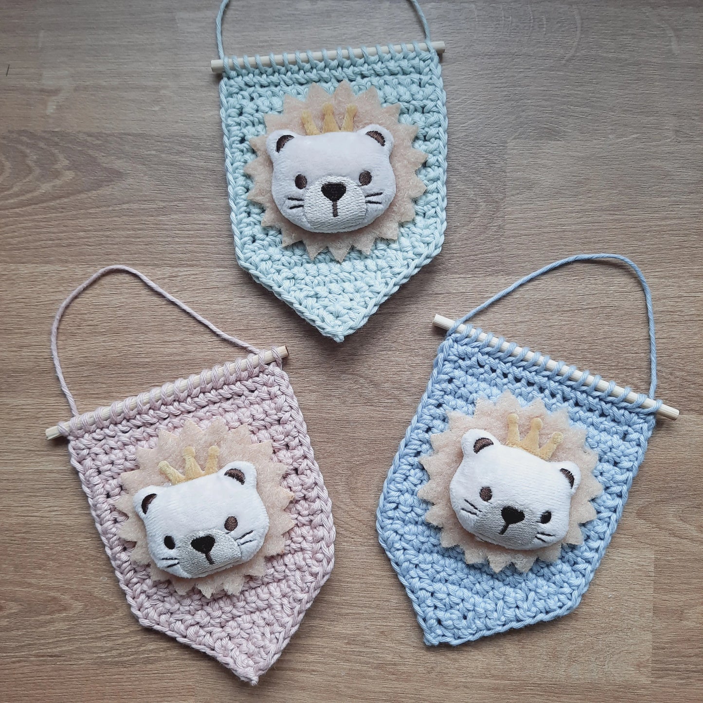 Löwenwimpel, Mini Wandbehang Löwe, Geburtstagsgeschenk, Kinderzimmerdeko, Wimpel