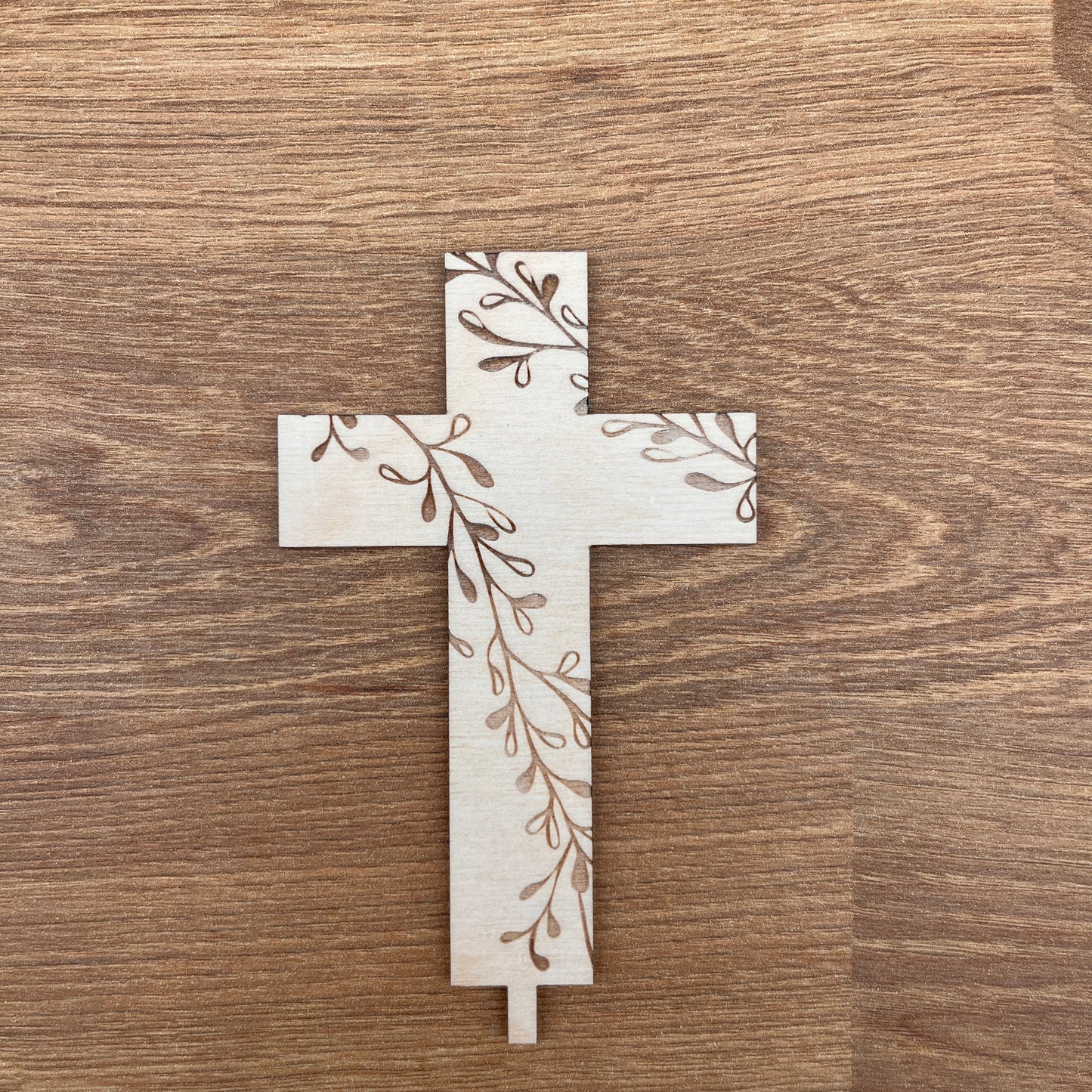 Motivstecker Kreuz mit gravierten Blättern