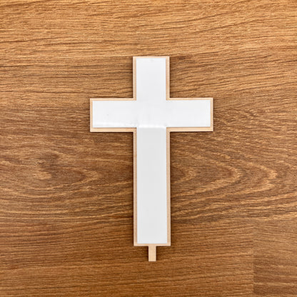 Motivstecker Klassisches Kreuz mit Acryl weiß auf Holz