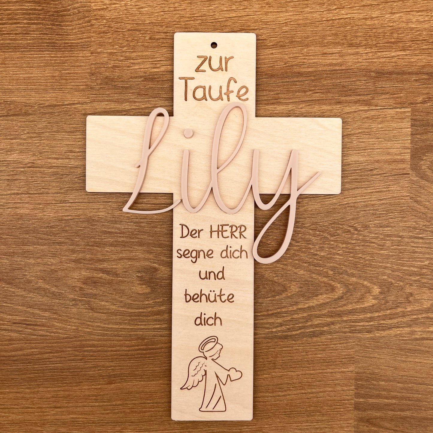 Kreuz mit graviertem Engel personalisiert