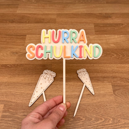 Hurra Schulkind Caketopper bunt, Acryl auf Holz