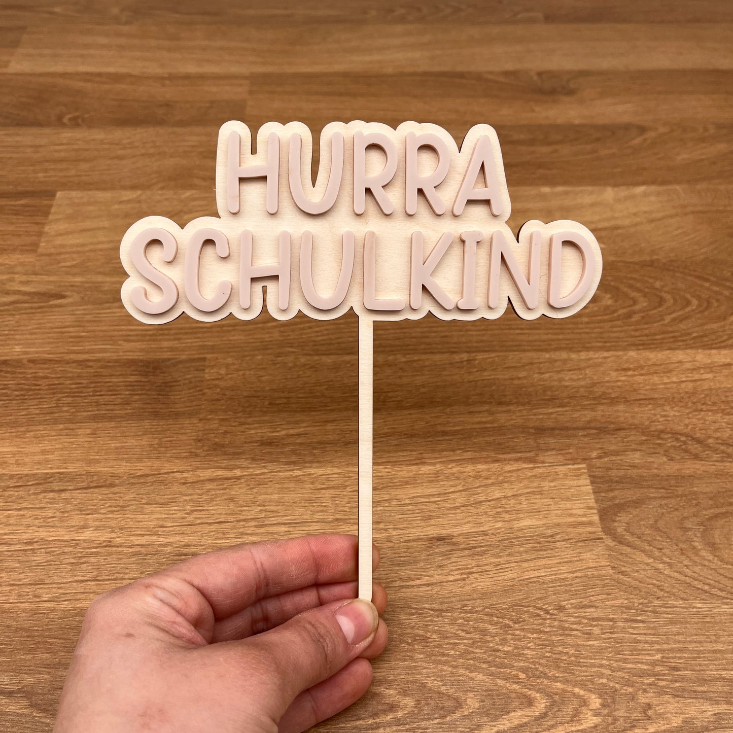 Hurra Schulkind Caketopper puderrosa Acryl auf Holz